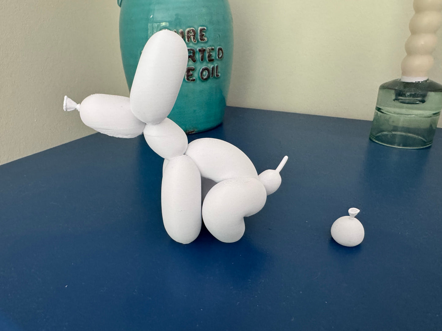 Balloondog pooping