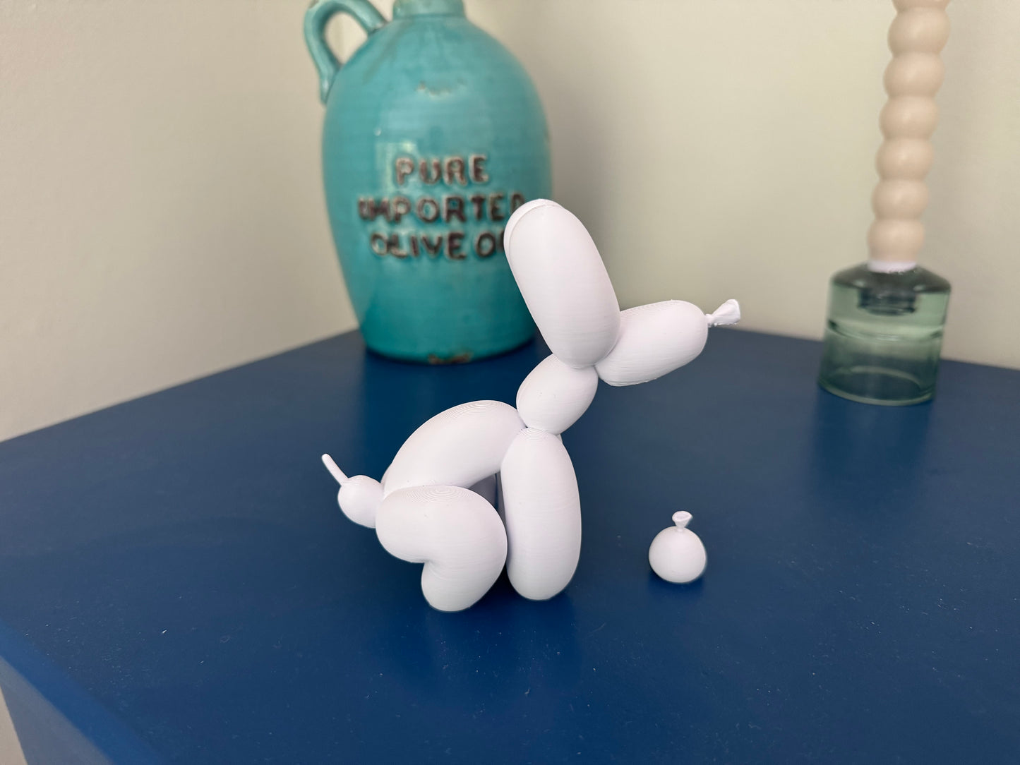 Balloondog pooping