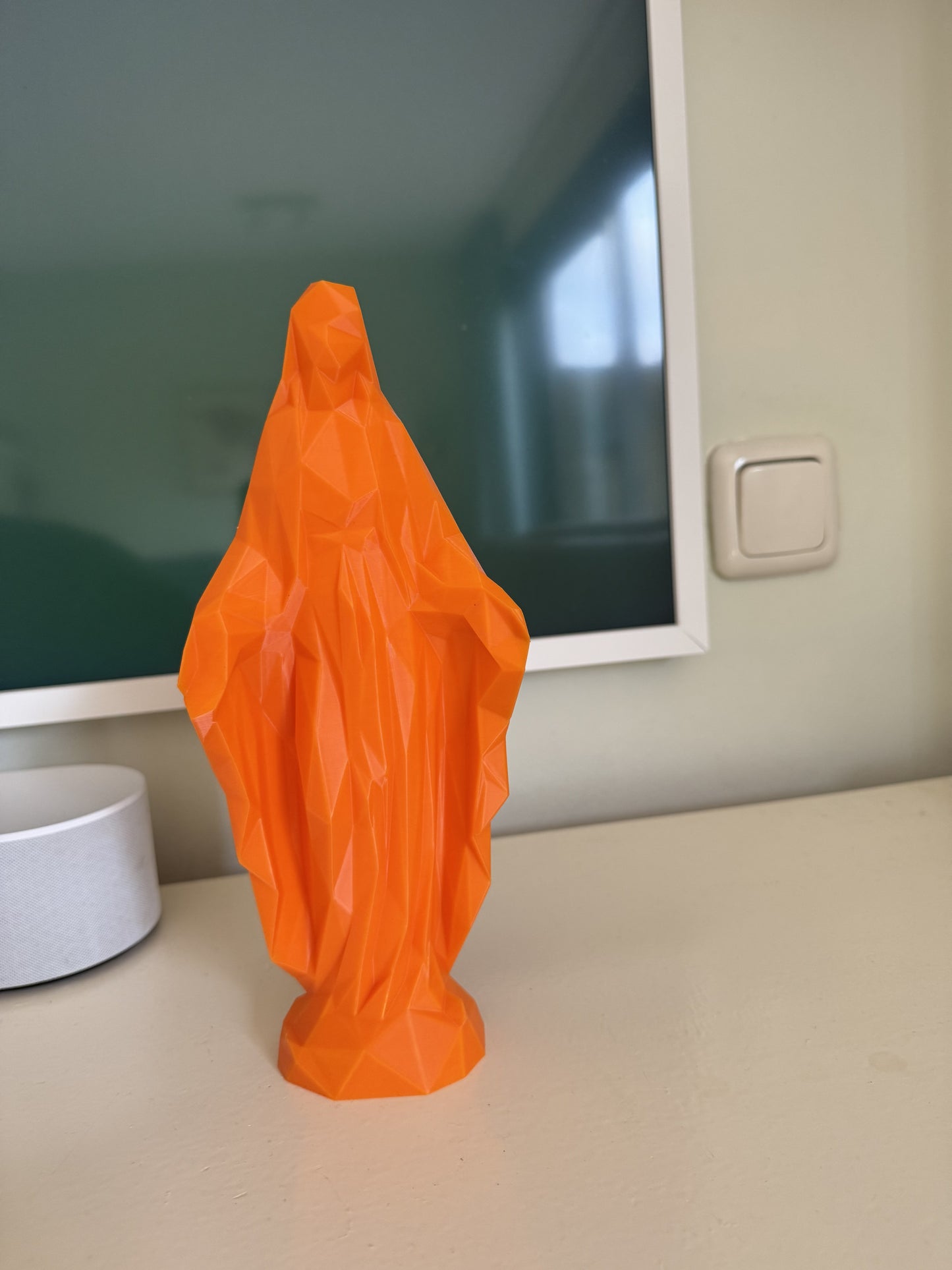 Maria Low Poly – Decoratief Beeldje | Oranje