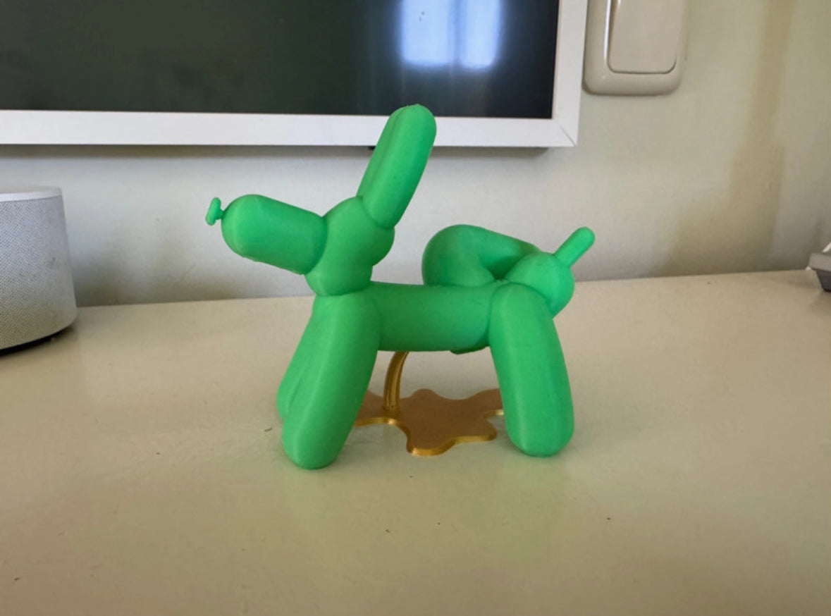 Peeing balloondog