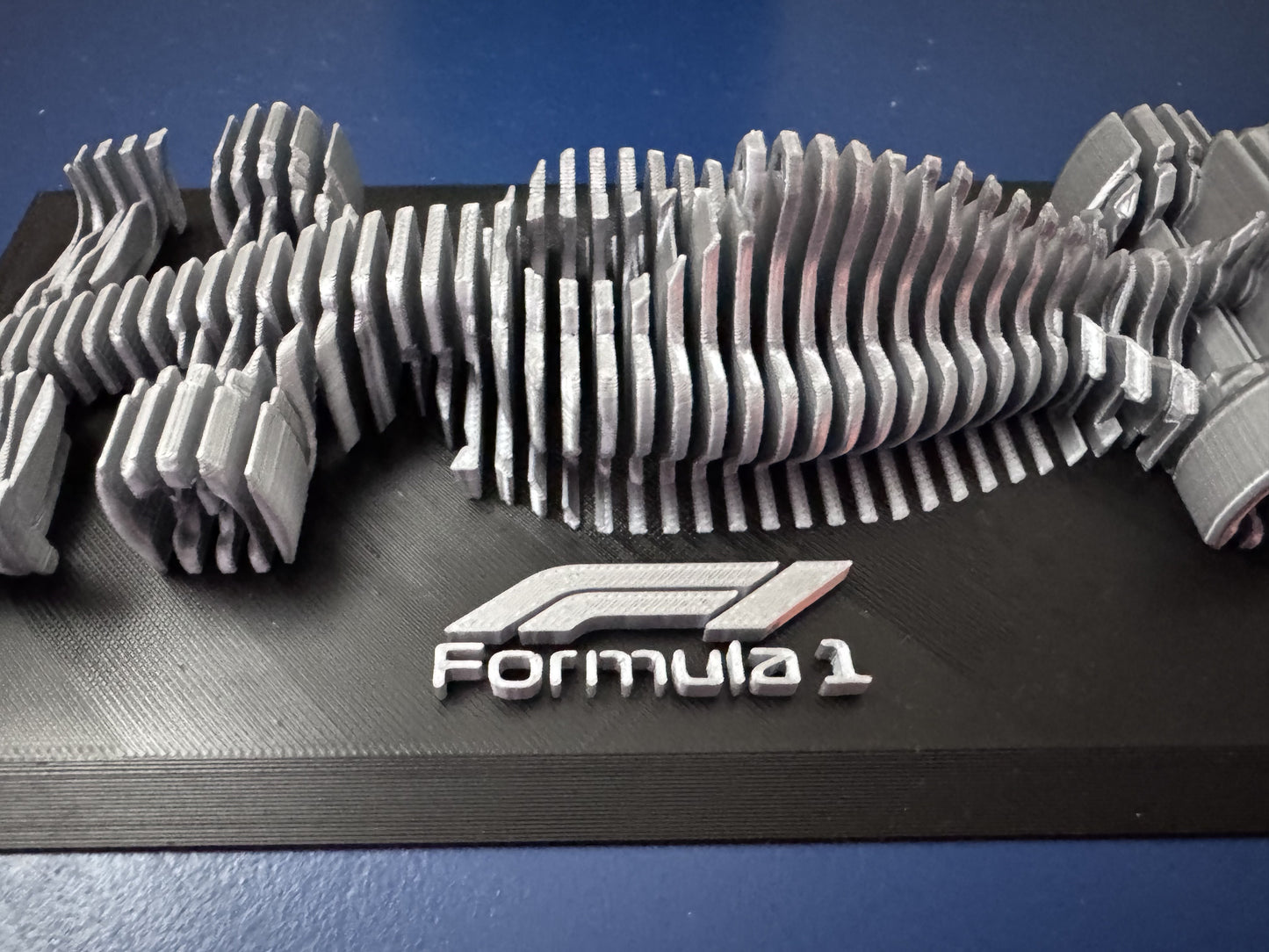 Abstracte Formule 1 Racewagen – Sculptuur