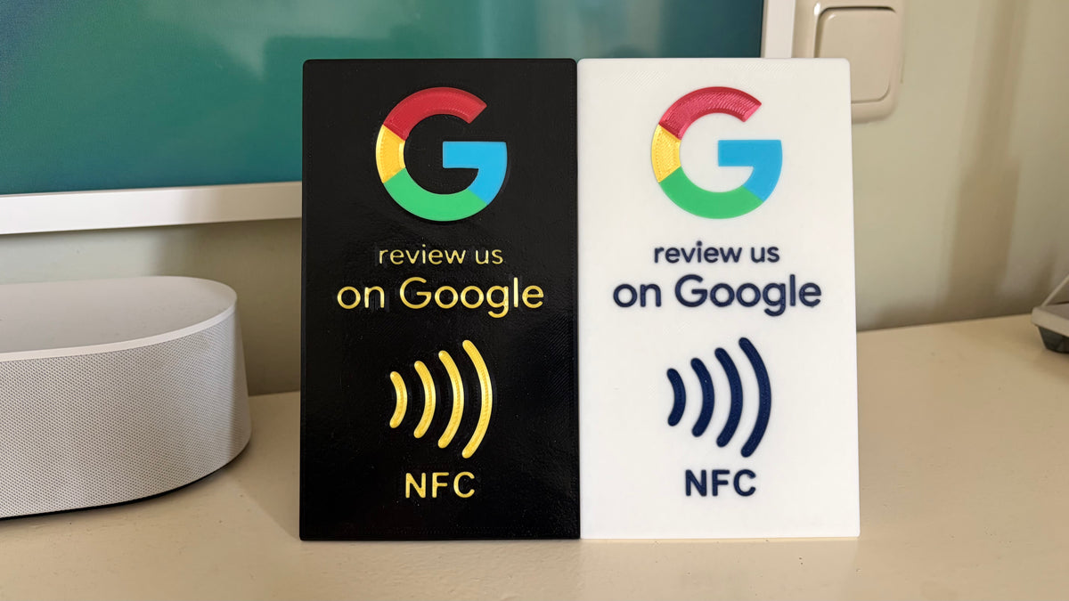 3D-geprinte Google review kaart met NFC, standaard voor op de balie
