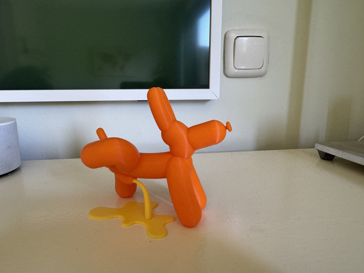 Plassende Ballonhond – Oranje