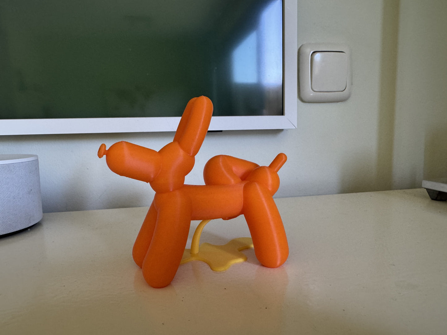 Plassende Ballonhond – Oranje
