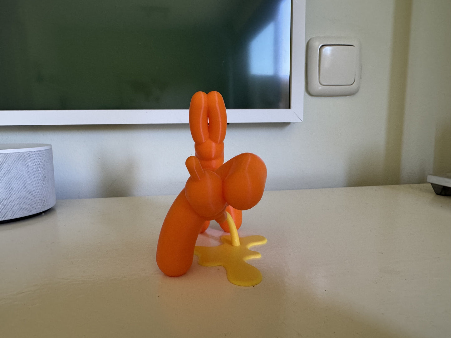 Plassende Ballonhond – Oranje