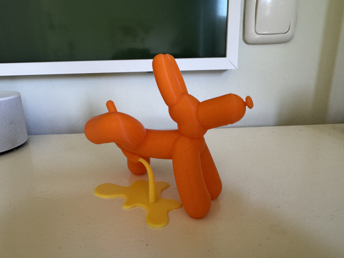 Plassende Ballonhond – Oranje