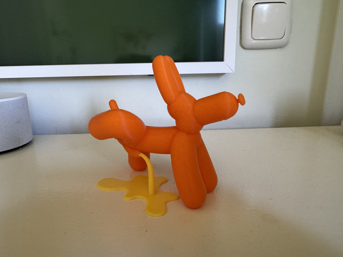 Plassende Ballonhond – Oranje